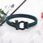 Geflochtenes Armband mit Hufeisenschnalle