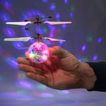 Fliegender Ball mit LED-Beleuchtung