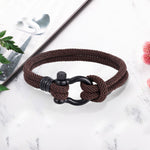 Geflochtenes Armband mit Hufeisenschnalle