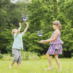 Fliegender Ball mit LED-Beleuchtung