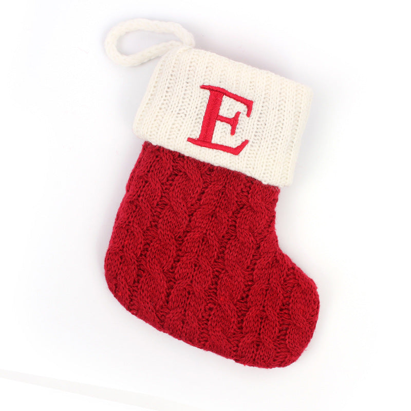 Gestrickte Weihnachtssocke mit Buchstaben